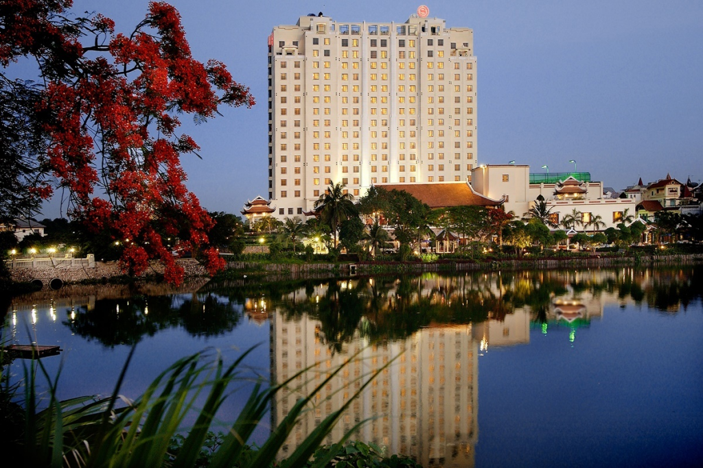 Sheraton Hanoi cũng thuộc top khách sạn tốt nhất Việt Nam